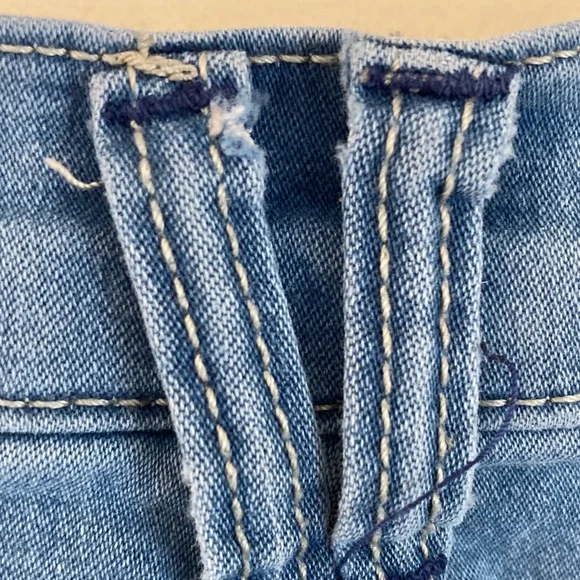 Light Wash High-Rise Skinny Jeans - Women's - Picture 12 of 14